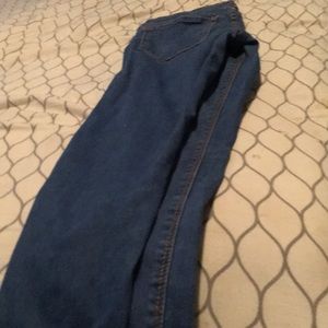 I’m selling some Jeans it’s sizes 9 12 8